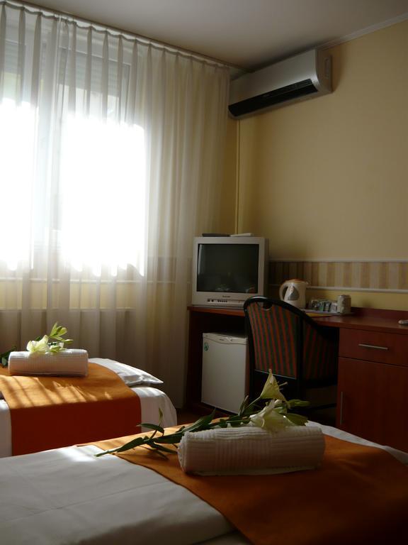 Atlantic Hotel Budapest Bagian luar foto