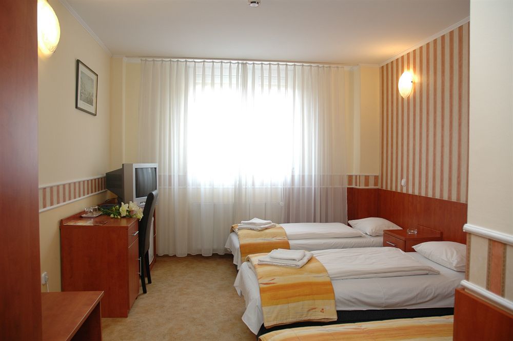 Atlantic Hotel Budapest Bagian luar foto