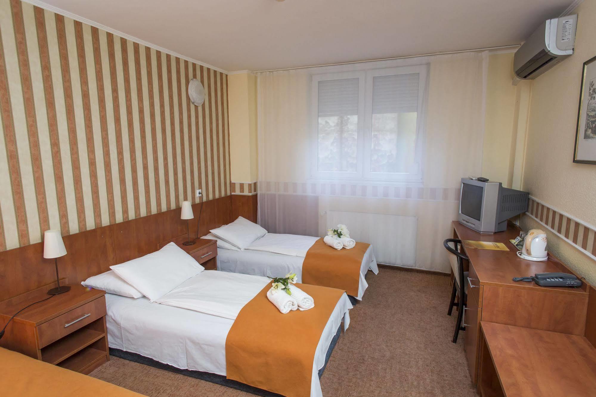 Atlantic Hotel Budapest Bagian luar foto