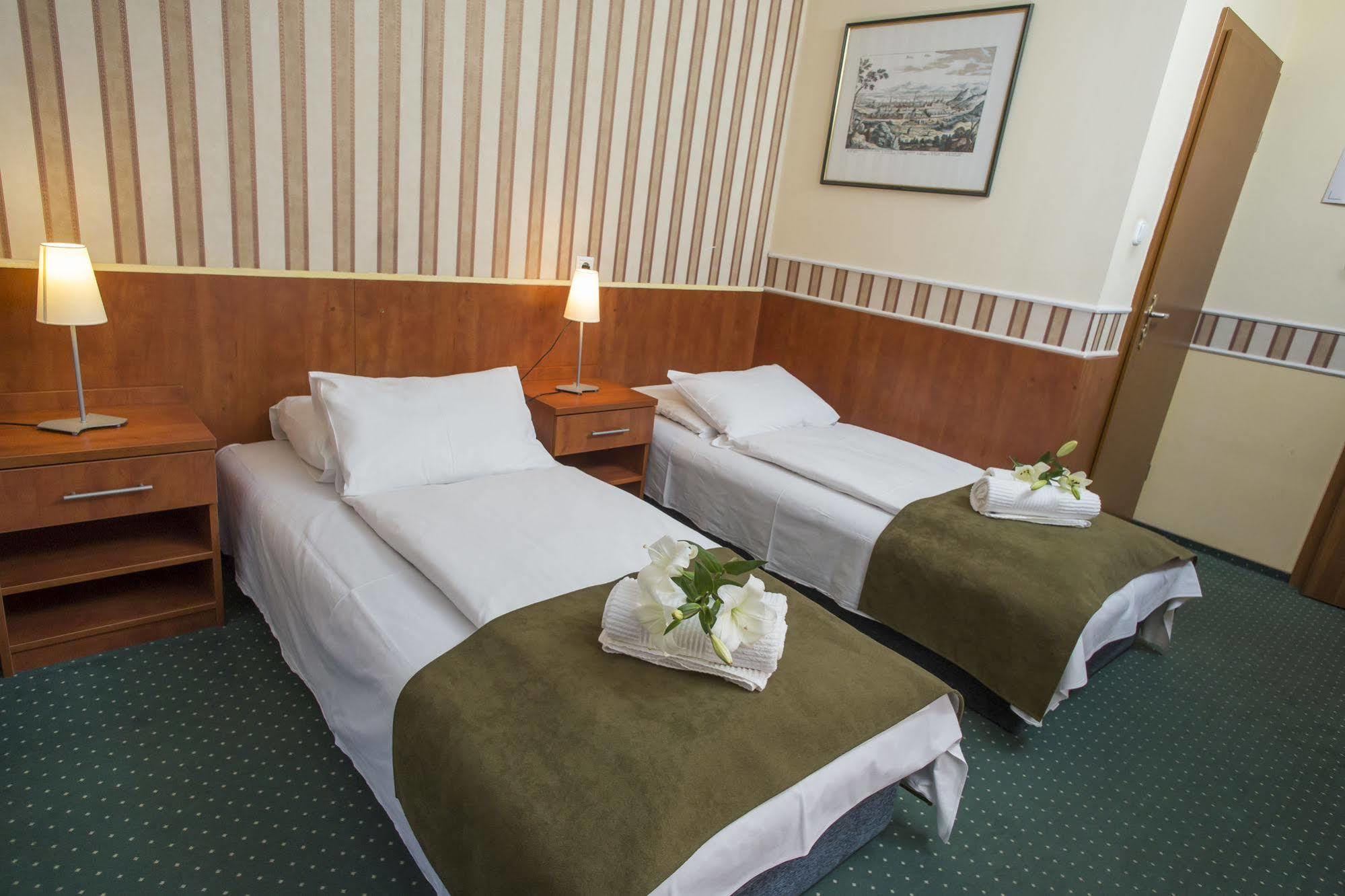 Atlantic Hotel Budapest Bagian luar foto
