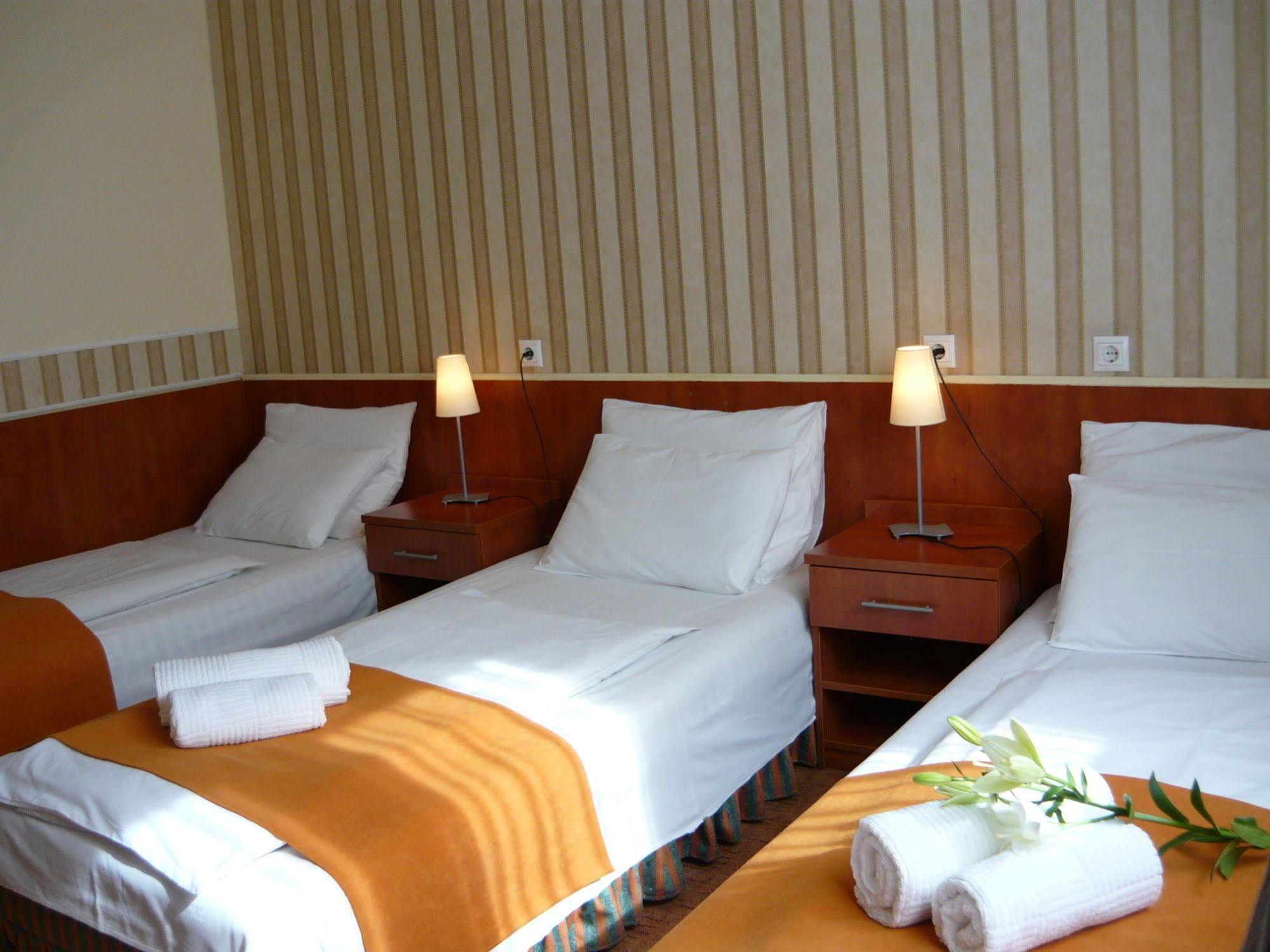 Atlantic Hotel Budapest Bagian luar foto