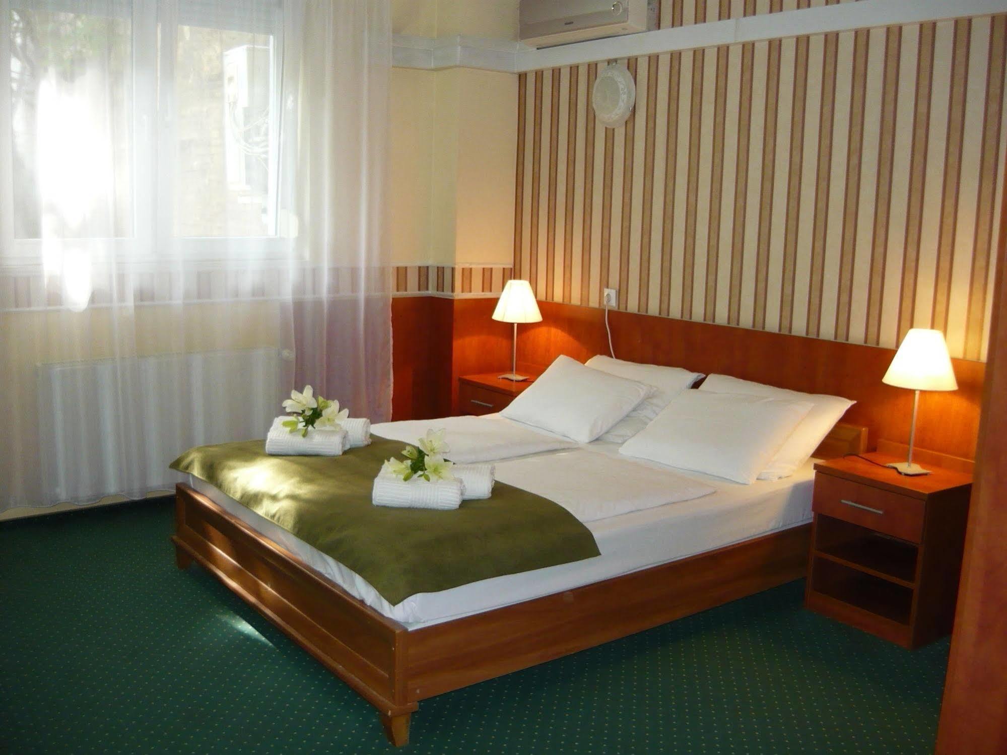 Atlantic Hotel Budapest Bagian luar foto