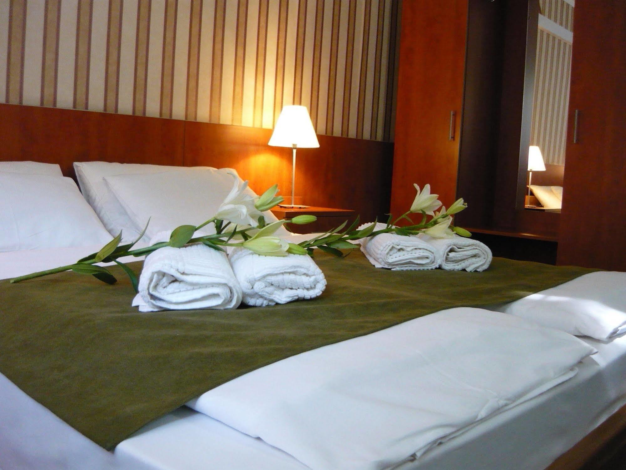 Atlantic Hotel Budapest Bagian luar foto