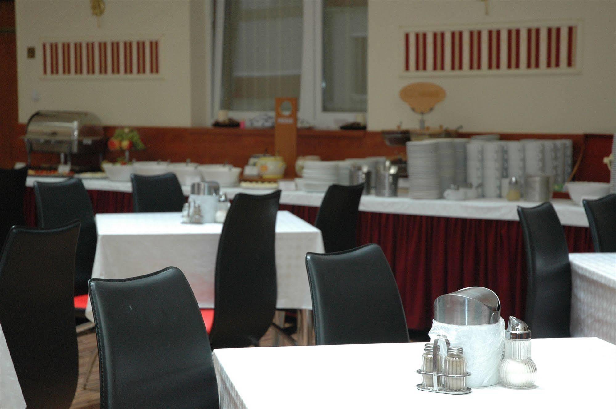 Atlantic Hotel Budapest Bagian luar foto